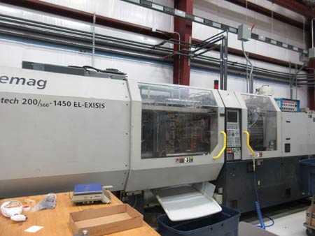 Demag ERGOtech 225 Ton plastic injection molding machine with 22.5 oz shot capability